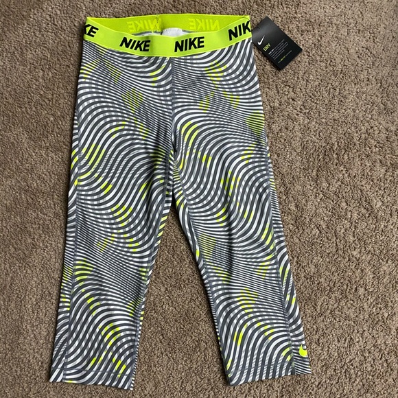 Nike Pants - Nike Dri Fit Capri Pants